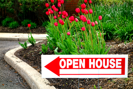 5 Tips for Hosting a Red-Hot Open House This Summer